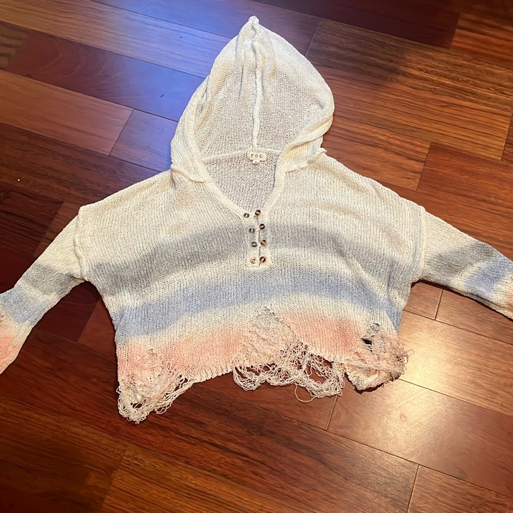 Ripped style sweater with hood